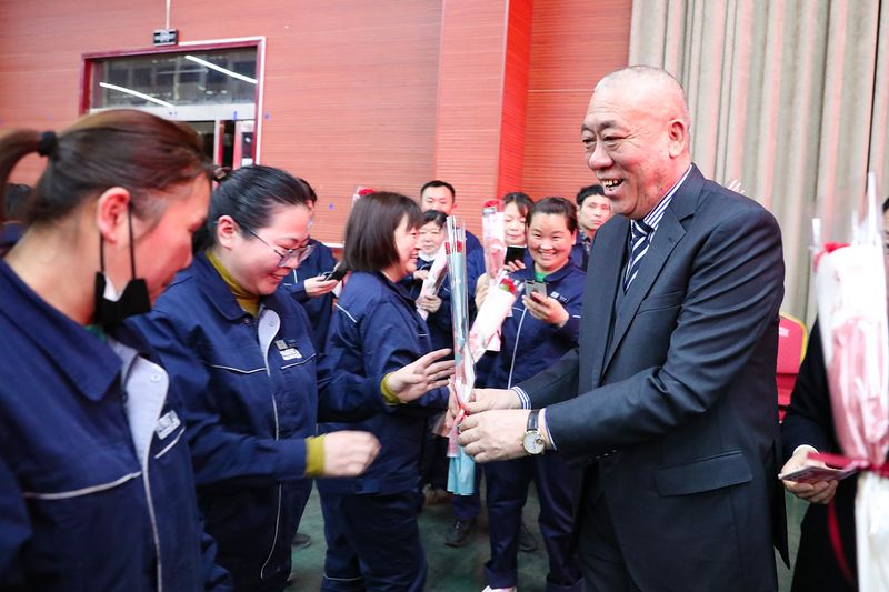 河南矿山隆重举行“三八”国际妇女节纪念暨表彰大会